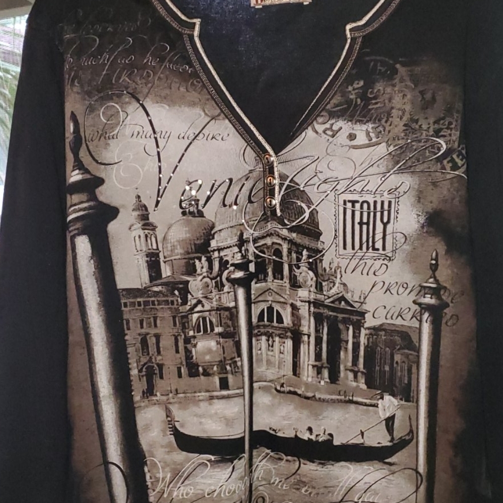3/$24 Casual artsy Italy shirt